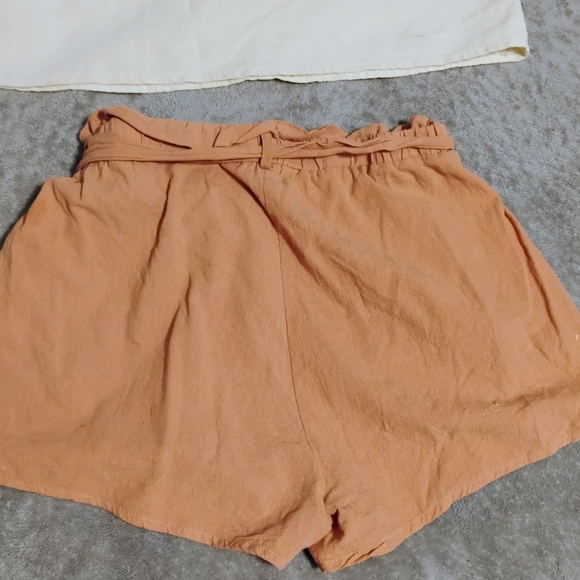 Women's 2 Piece Shein Paperbag Waist Tie Shorts - Rust And Flowy Top - Picture 10 of 10